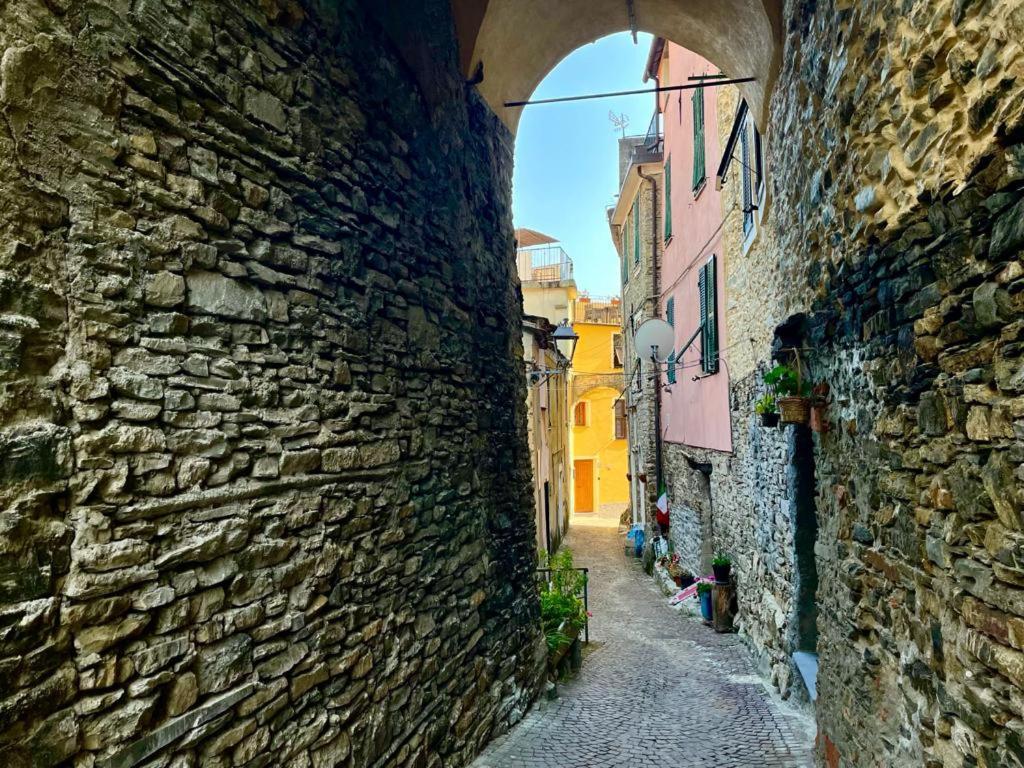 Alloggio U Sportegu Da E Monti A Giaia Badalucco Exterior photo